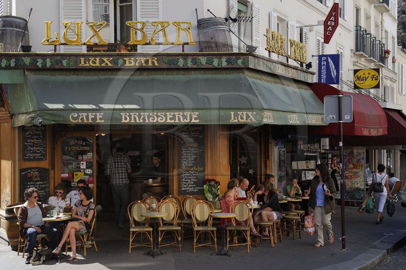 France, Paris, Montmartre, rue Lepic, brasserie Lux Ba, terrace and pedestrians