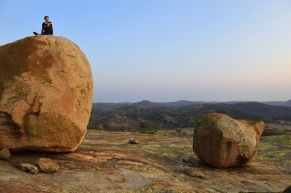 Zimbabwe, province de Matabeleland méridional, Matobo ou Matopos Hills National Park, classé Patrimoine Mondial de l'UNESCO, formations rocheuses sur la colline de Malindidzimu (demeure des esprits bienveillants) au sommet de View of the World où est enterré Cecil Rhodes