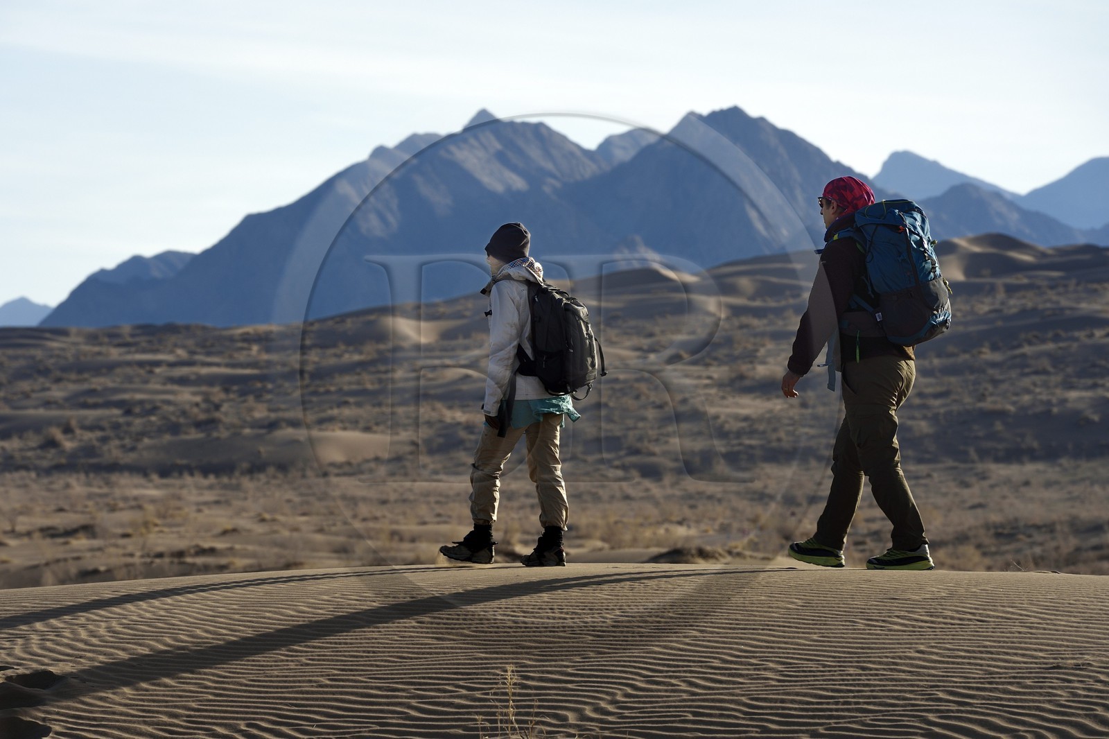 Iran, Province d'Ispahan, désert du Dasht-e Kavir, Mesr dans la région de Khur et Biabanak, randonnée dans les dunes du désert