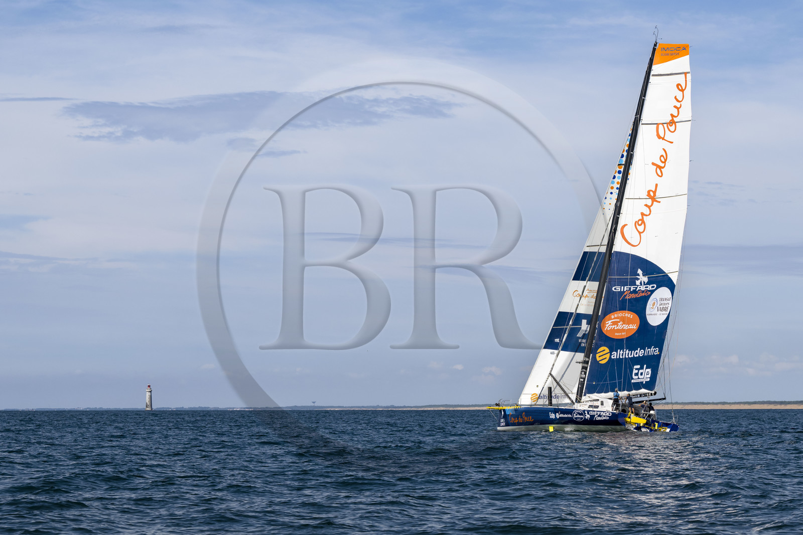 France, Vendée (85), Les-Sables-d'Olonne, le skipper Manuel Cousin en entrainement sur son voilier monocoque de 60 pieds IMOCA Coup de Pouce