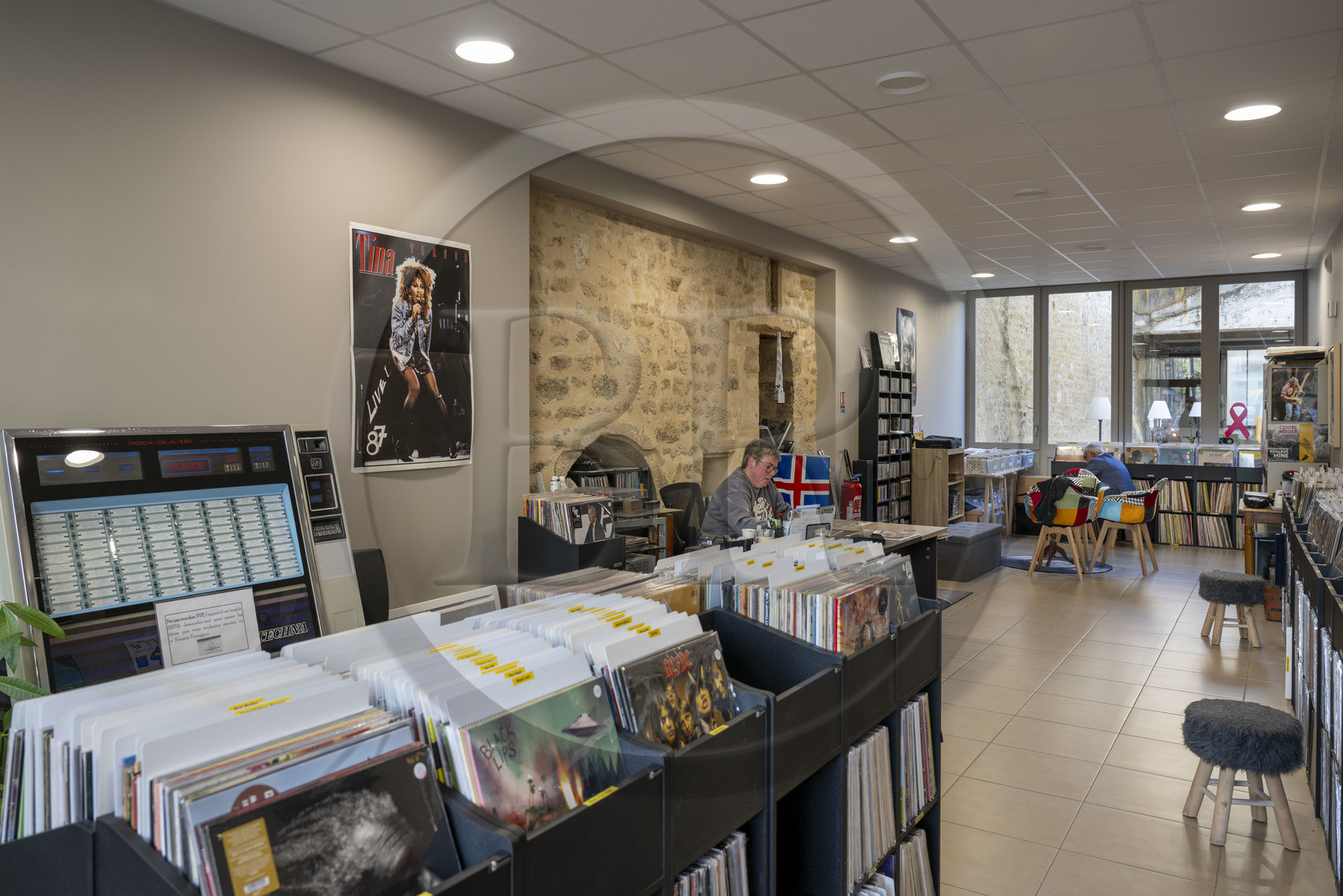 France, Vendée (85), Fontenay-le-Comte, la boutique Vinyles 85 rue des Orfèvres vend des disques vinyles neufs et d'occasions
