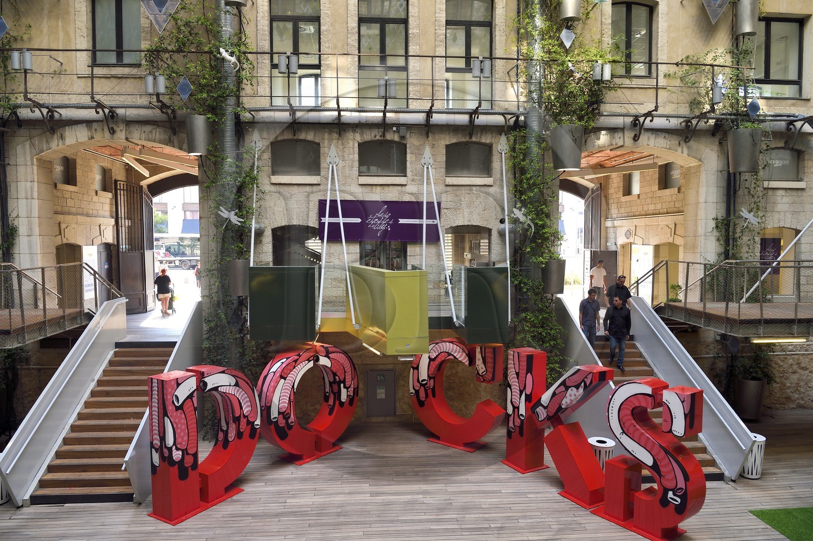 France, Bouches-du-Rhône (13), Marseille, Zone Euroméditerranée, quartier La Joliette, centre commerciel des Docks