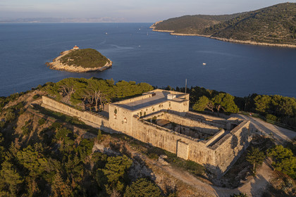 Croatia, Dalmatia, Dalmatian coast, Island of Vis, village of Vis, former British fort Fort George (aerial view)