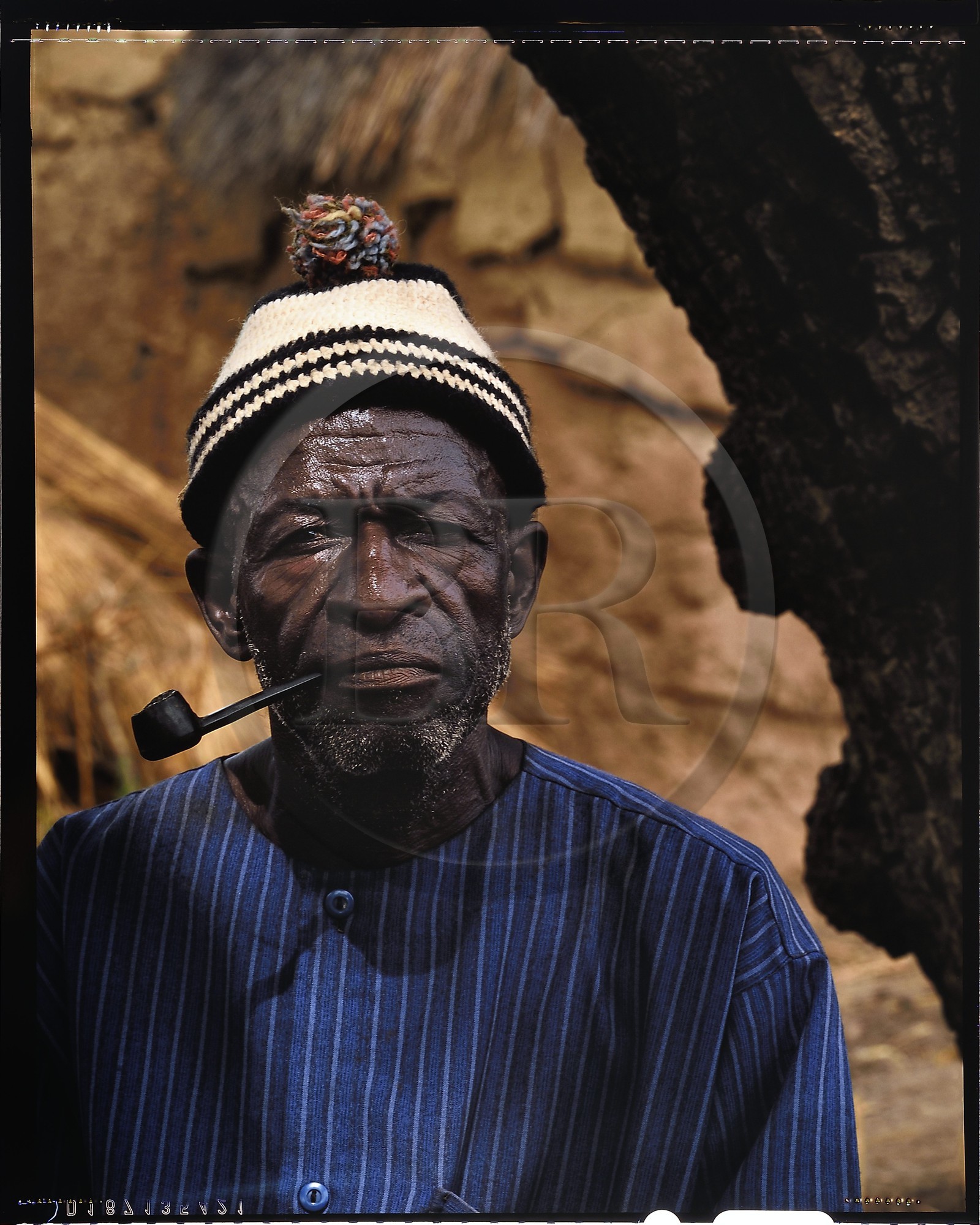 Burkina Faso, Poni province, Lobi land, Loropéni, the man with the pipe