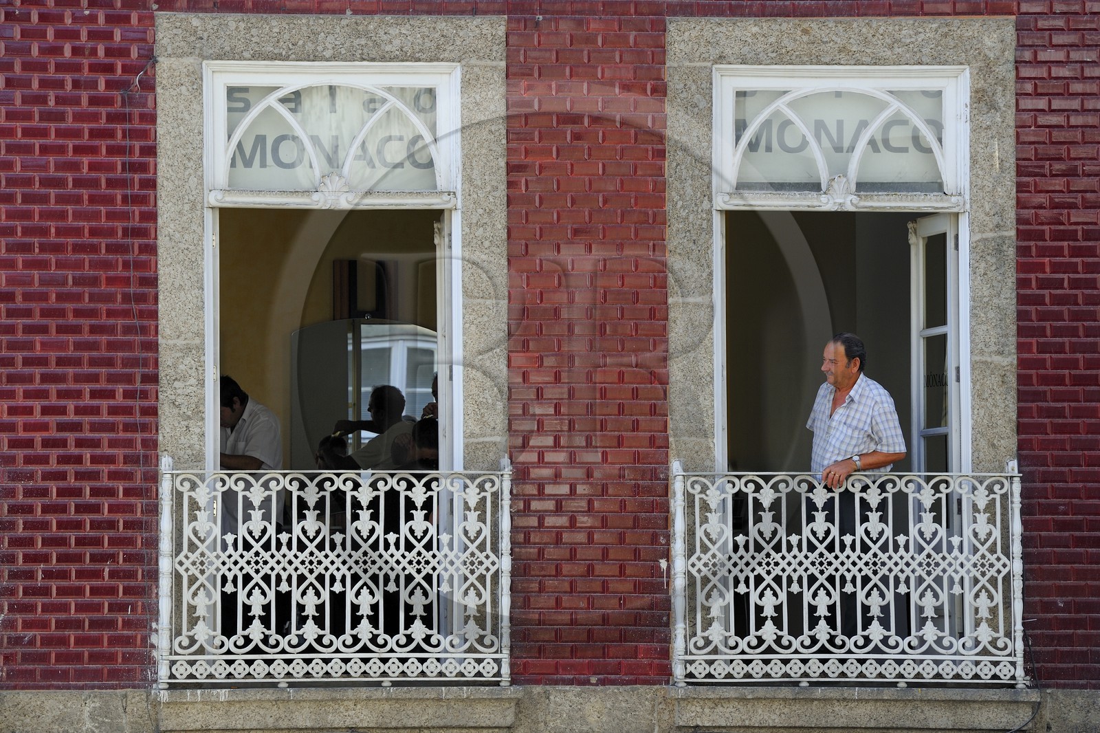 Portugal, région du Minho, Guimaraes, ville classée Patrimoine Mondial de l' UNESCO, salon de coiffure