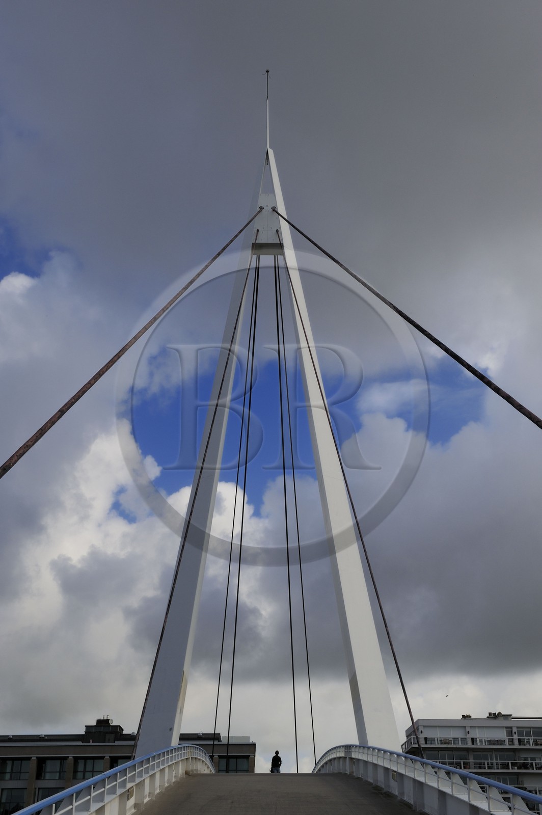 France, Seine-Maritime (76), Le Havre, Centre-ville reconstruit du Havre par Auguste Perret classé Patrimoine Mondial de l'UNESCO, Passerelle du bassin du Commerce réalisé par Guillaume Gillet (1969)