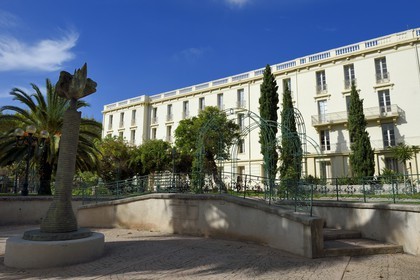 France, Var (83), Hyères, l'ancien Parc Hotel acceuille aujourd'hui des bureaux dont l'office du tourisme
