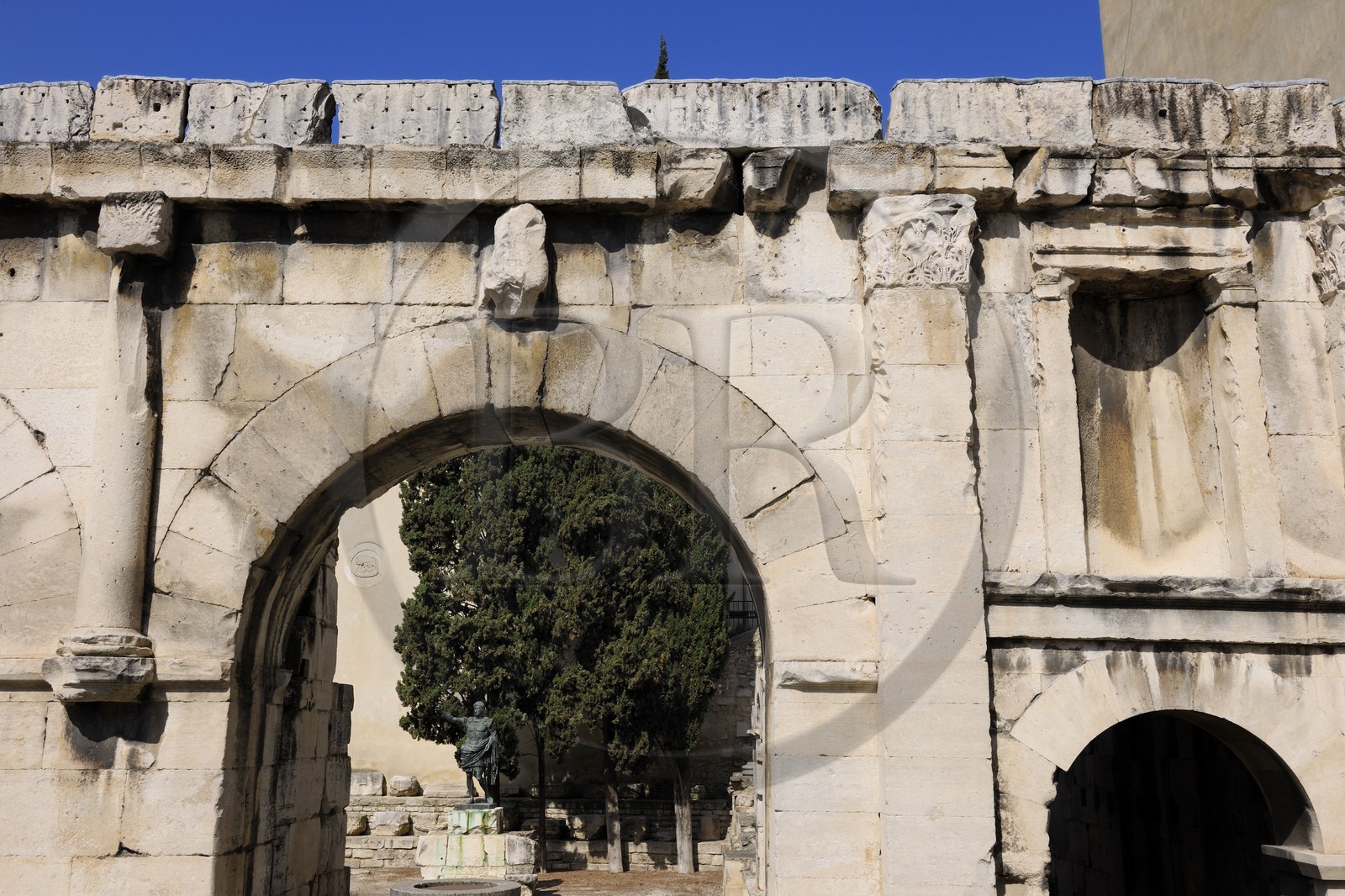 France, Gard (30), Nimes, France, Gard (30) Nimes, porte Auguste, entrée de la voie Domitienne dans la ville