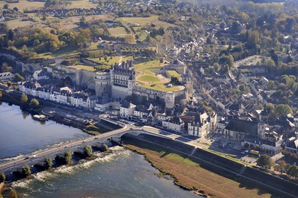 France, Indre et Loire (37), Vallée de la Loire classée Patrimoine mondial de l'UNESCO, château d'Amboise (vue aérienne)