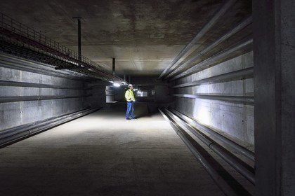 France, entre Calvados (14) et Seine-Maritime (76), le Pont de Normandie, sous la route dans la partie de béton précontraint du tablier