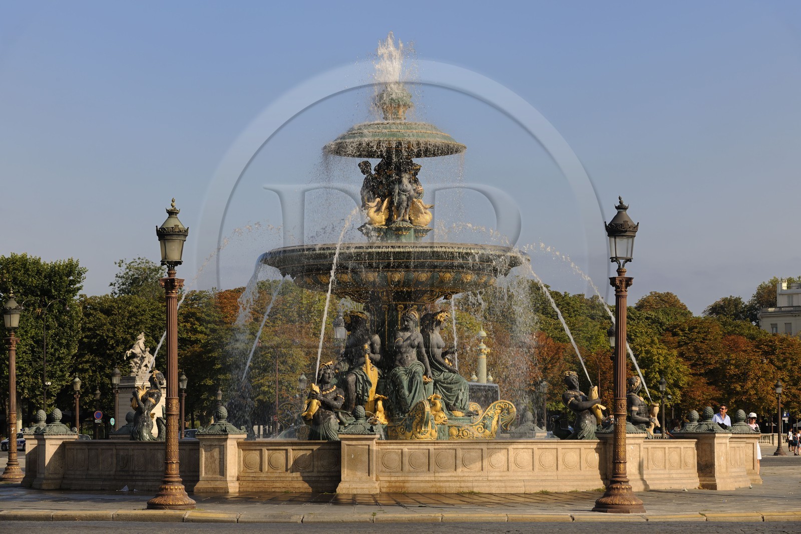 France, Paris (75), la Fontaine des Mers et l'obélisque sur la place de La Concorde