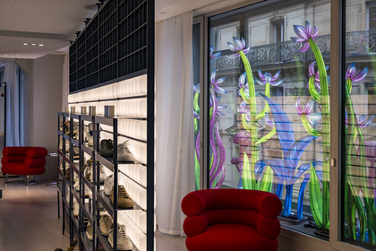 France, Paris (75), le grand magasin de La Samaritaine pendant les fêtes de Noël, réalisations de Thoiry Lumières Sauvages dans les vitrines de la facade