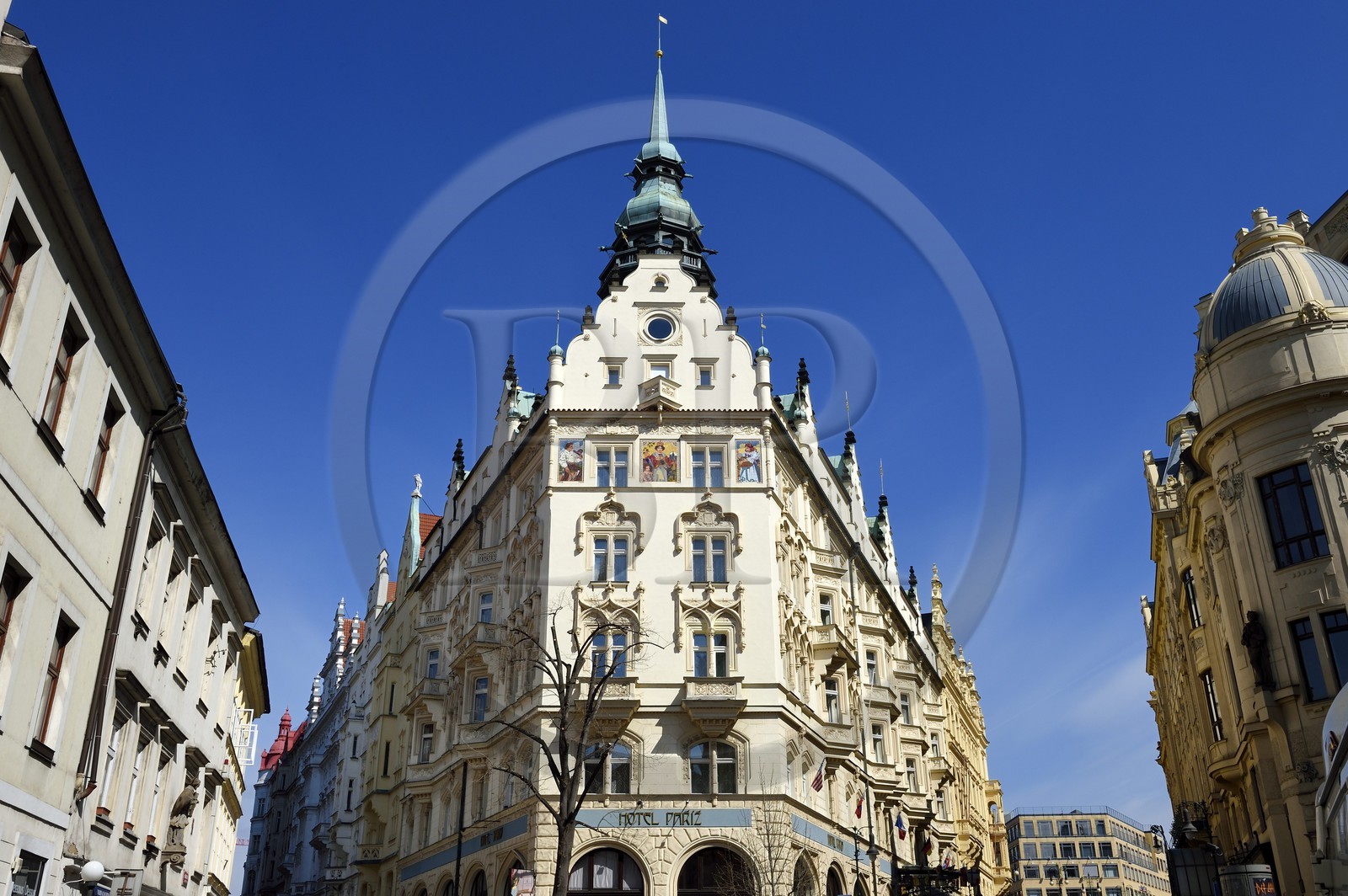 République Tchèque, Prague, centre historique classé Patrimoine Mondial de l' UNESCO, quartier de Stare Mesto, la facade de l’hôtel Pariz de style Art Nouveau