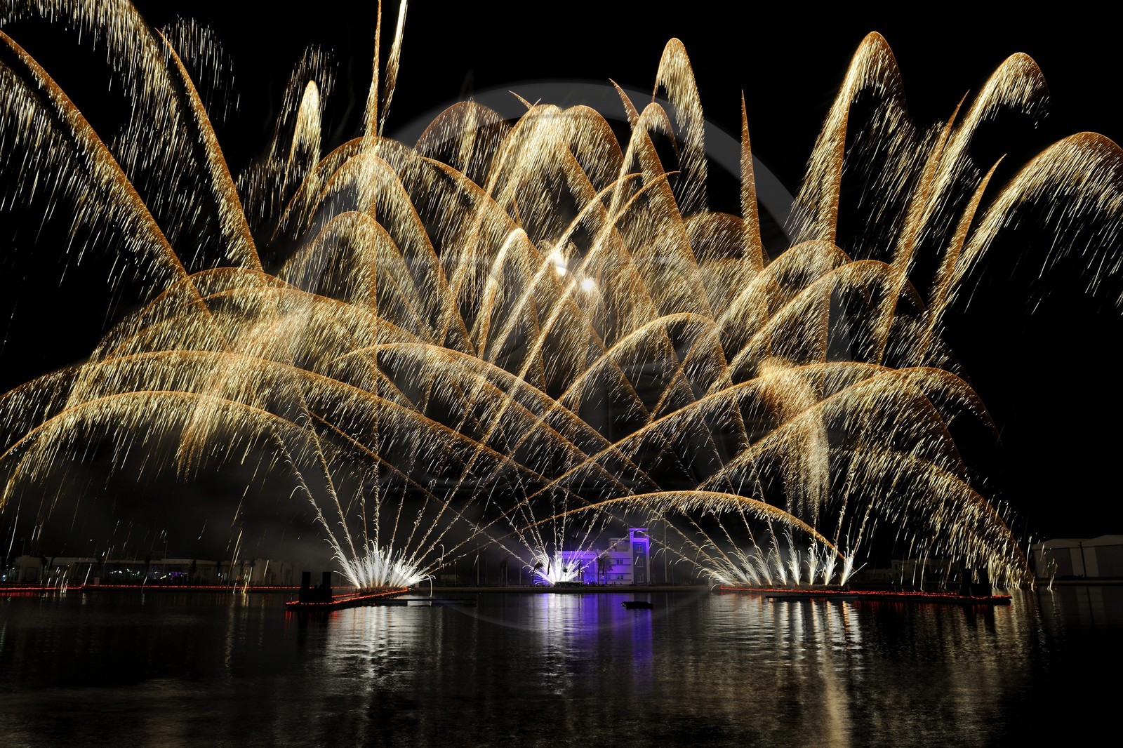 Maroc, région de l'Oriental, station balnéaire de Mediterrania Saïdia, feux d'artifices de la soirée d'inauguration du 19 juin 2009