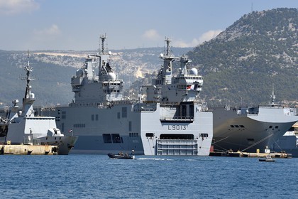 France, Var, Toulon, the naval base (Arsenal), Mistral (L9013) lead ship of the amphibious assault ship, a type of helicopter carrier, of the French Navy