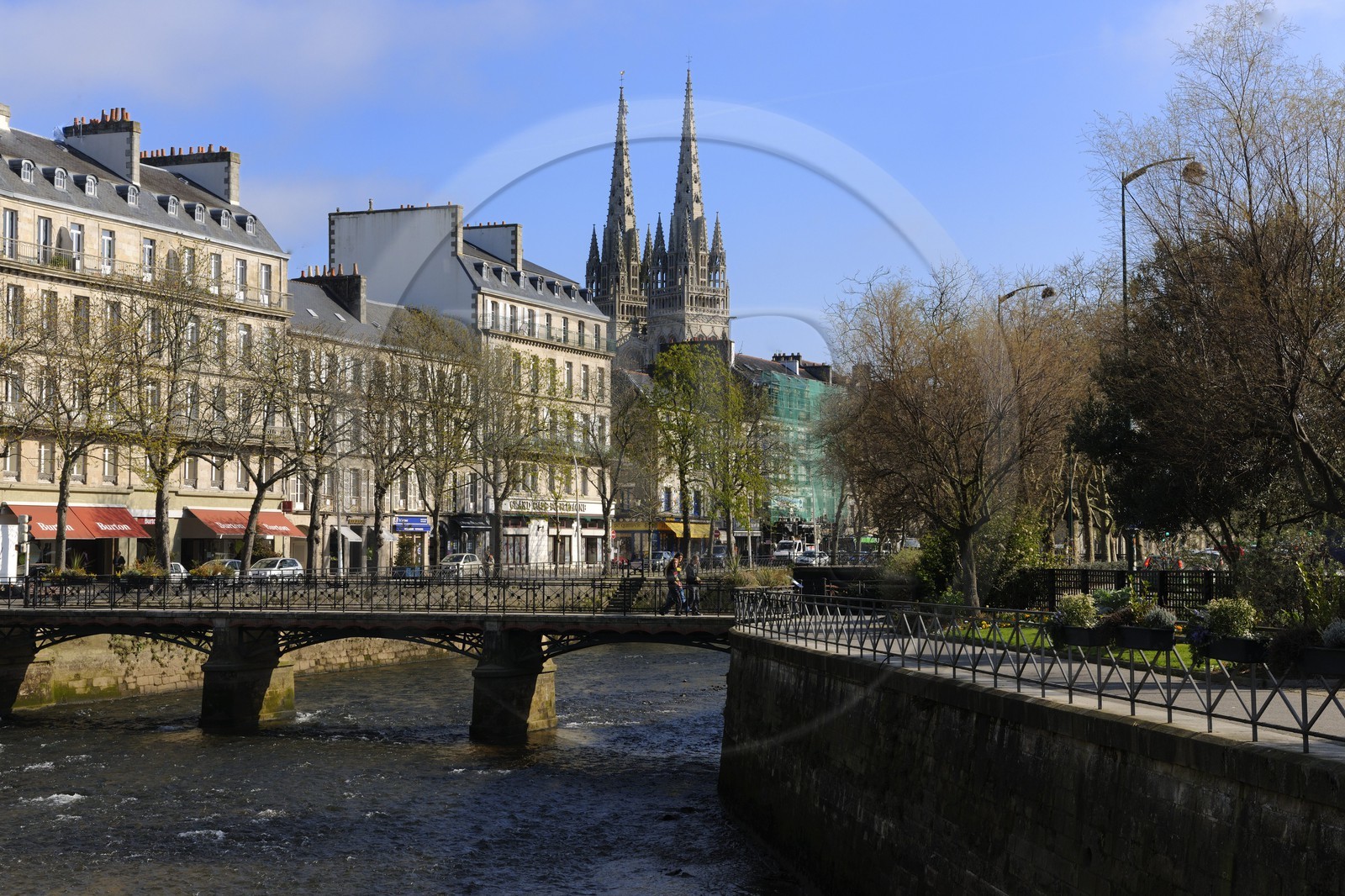 France, Finistère (29), Quimper, les rives de l'Odet et la cathédrale Saint-Corentin