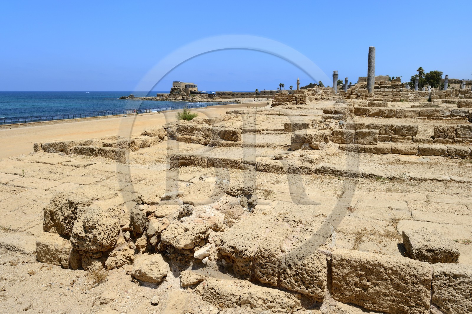 Israël, district d'Haifa, Césarée (Caesarea Maritima), ruines de Césarée, ruines des batiments de l'hippodrome romain