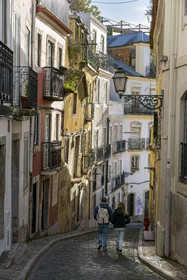 Portugal, Lisbon, Miradouro de Santa Catarina district in the heights of the Bica district, sloping street