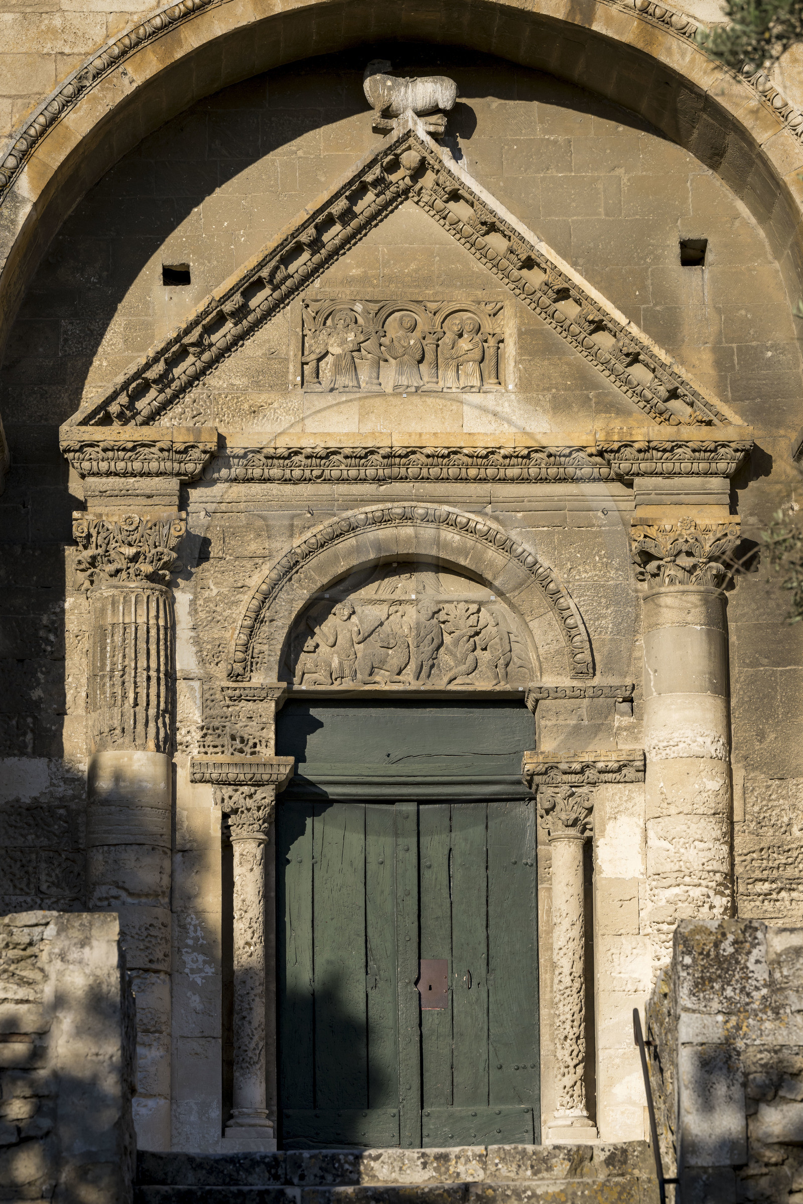 France, Bouches-du-Rhône (13), Tarascon, chapelle Saint-Gabriel du XIIe siècle, bel exemple d'art roman provencal, située à l'emplacement de l'important carrefour d'Ernaginum où se croisaient dans l'Antiquité la via Domitia, la via Aurelia et la via Agrippa