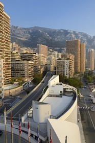 Principauté de Monaco, Monaco, Monte-Carlo, boulevard du Larvotto et immeuble NI BOX au premier plan