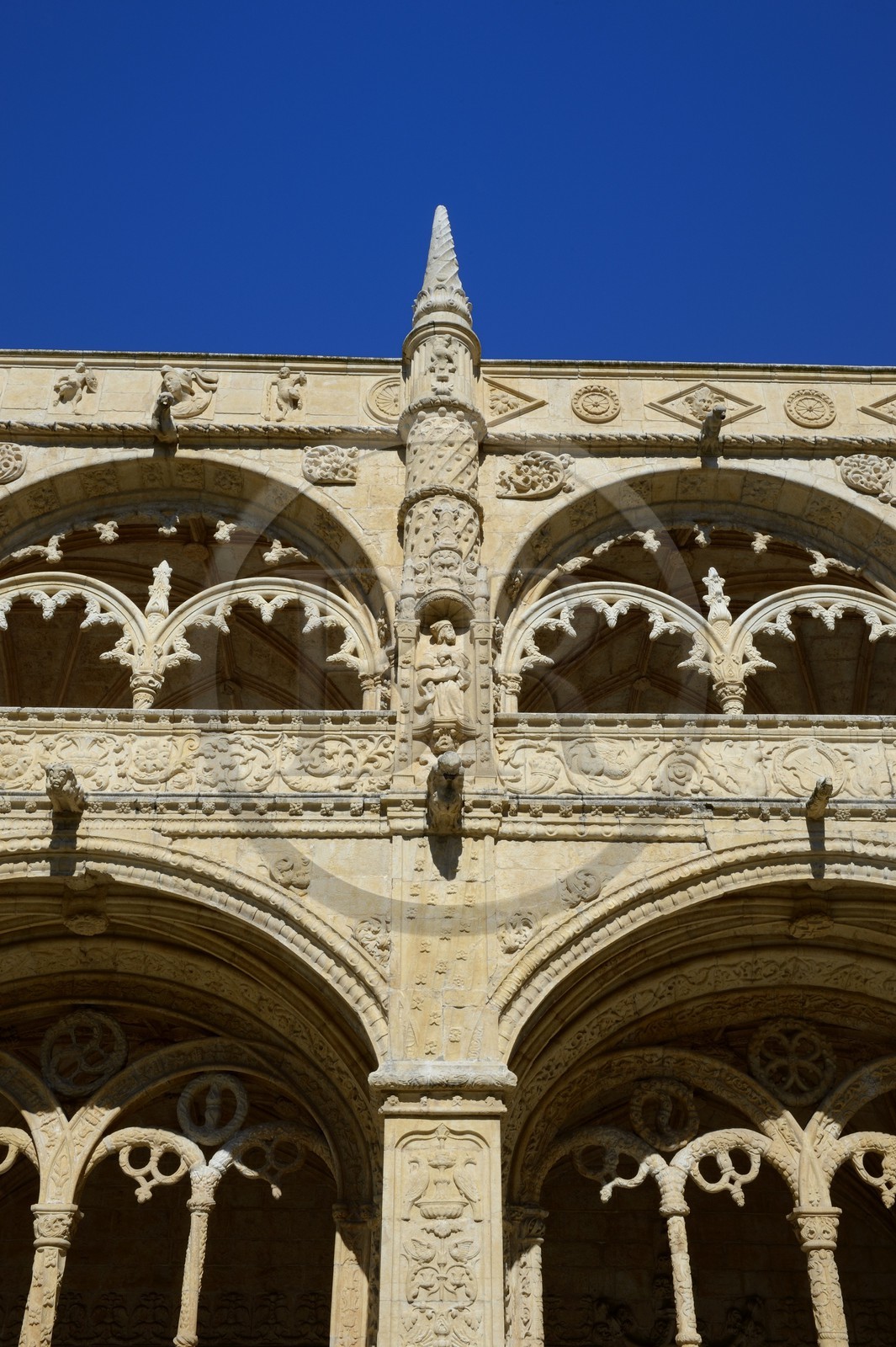Portugal, Lisbon, Belem, Hieronymites Monastery (Mosteiro dos Jeronimos), listed as World Heritage by UNESCO, the cloister, detail of the arches