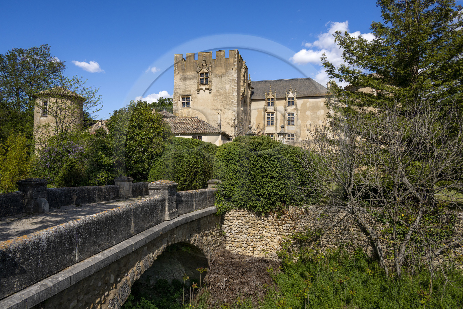 France, Alpes-de-Haute-Provence (04), Parc Naturel Régional du Verdon, Allemagne-en-Provence, le chateau (vue aérienne)
