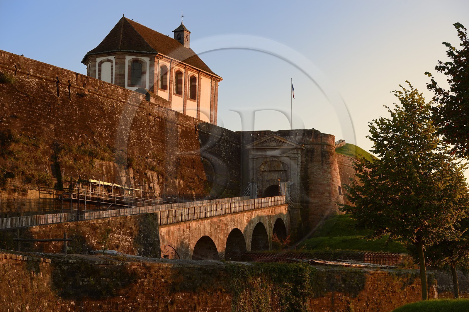 France, Moselle (57), parc régional des Vosges du nord, Bitche, la citadelle fortifiée par Vauban, la chapelle et la rampe d'accès