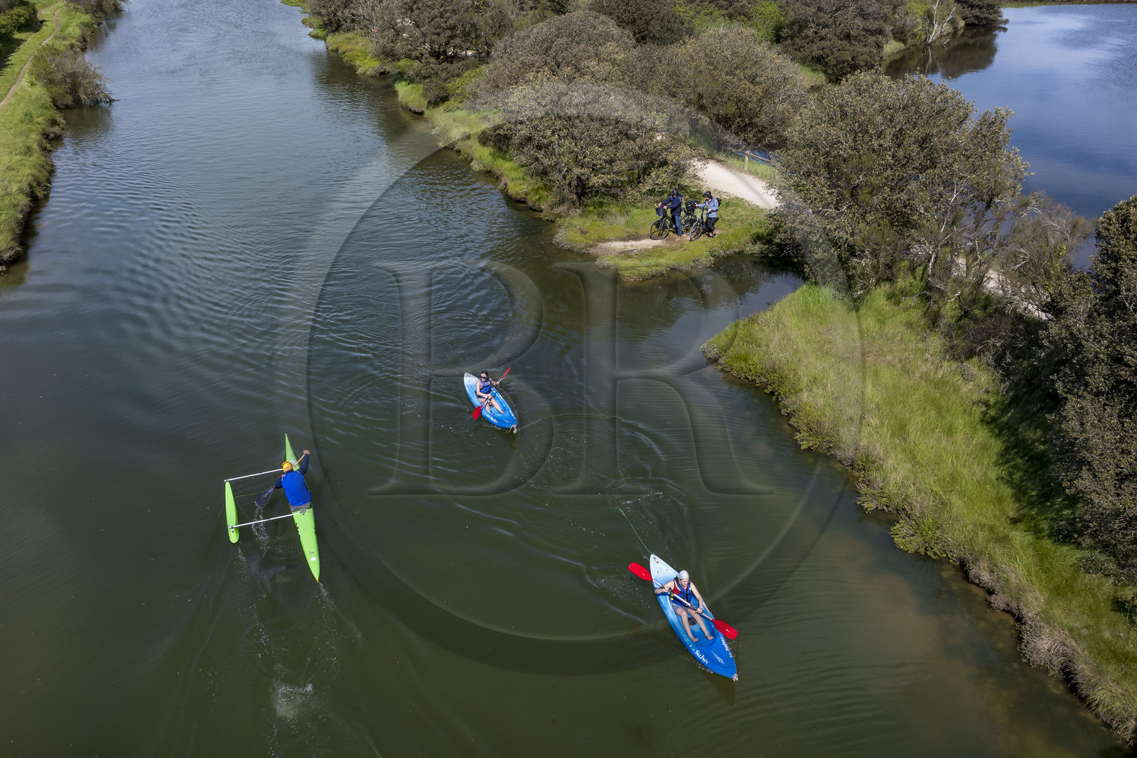 France, Vendée (85), Les-Sables-d'Olonne, marais de l'Auzance, kayaks sur le canal de la Bauduère (vue aérienne)