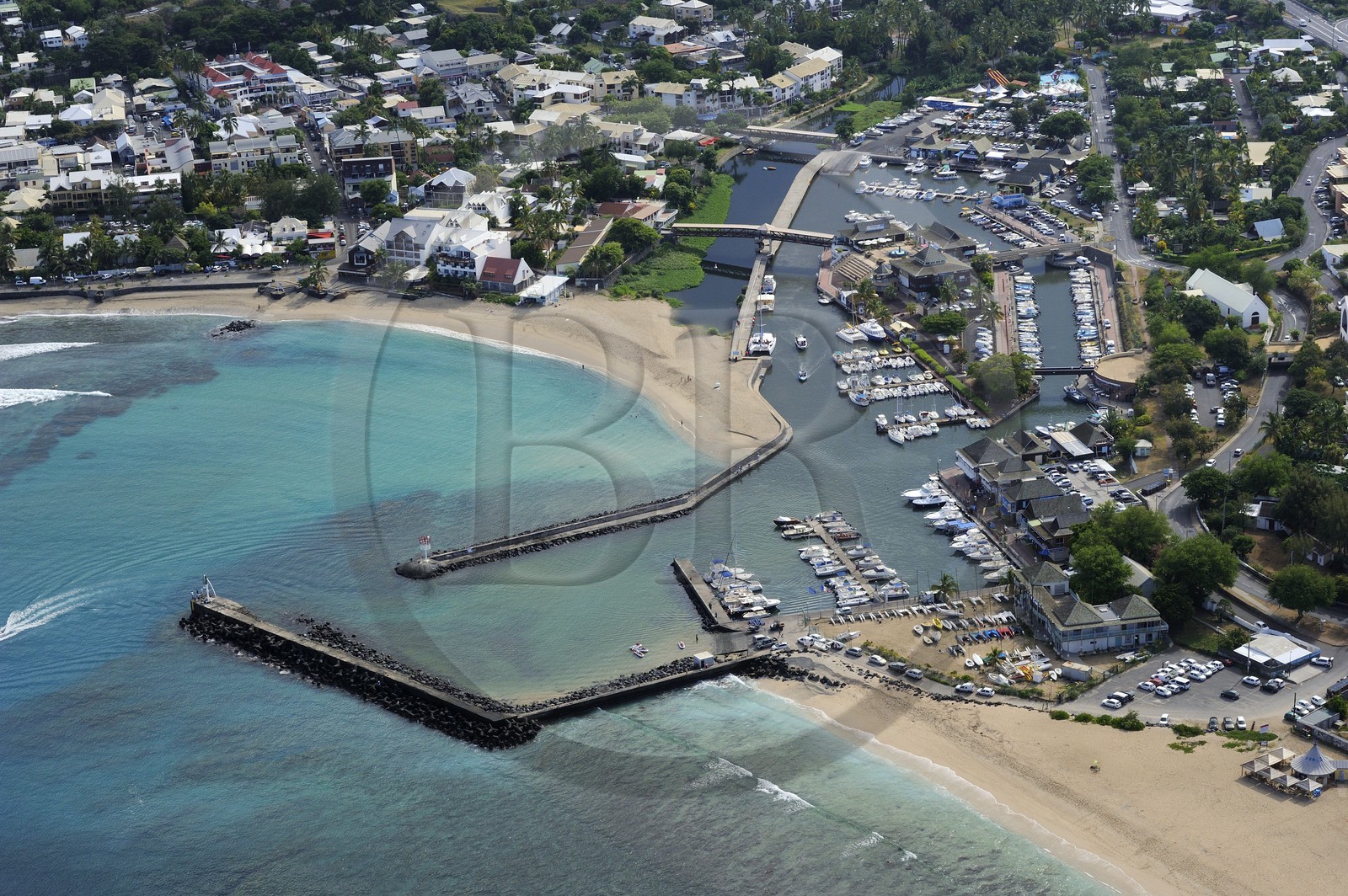 France, Ile de la Reunion, la Côte Ouest, Saint-Gilles-les-Bains, le port (vue aérienne)