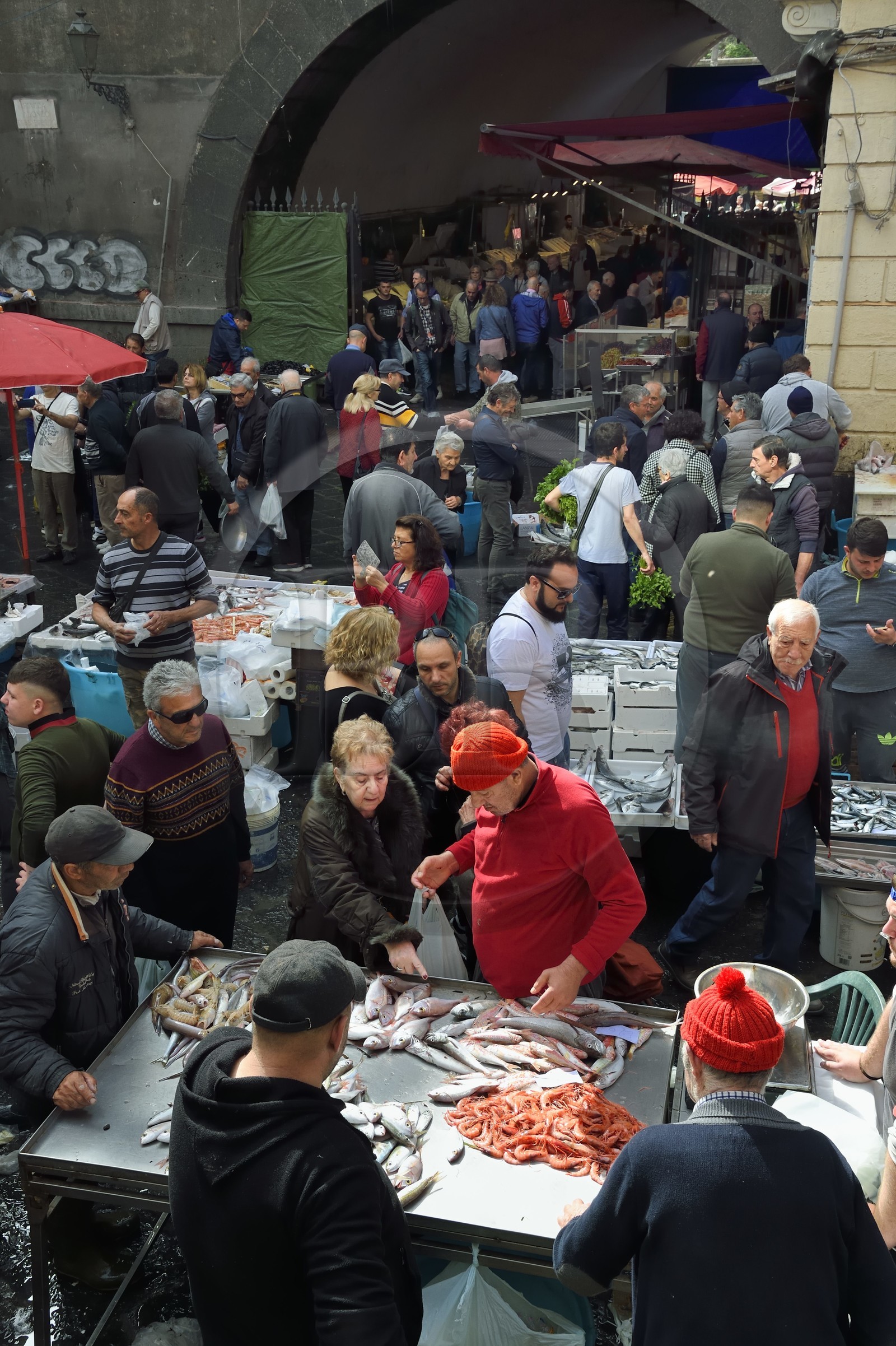Italy, Sicily, Catania, Baroque city listed as UNESCO World Heritage, the Pescheria fish morning market in Piazza Alonzo di Benedetto