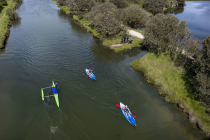 France, Vendée (85), Les-Sables-d'Olonne, marais de l'Auzance, kayaks sur le canal de la Bauduère (vue aérienne)