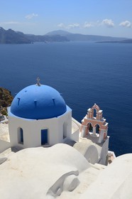 Grèce, Les Cyclades, mer Égée, île de Santorin (Thira ou Théra), le village de Oia qui surplombe la Caldera