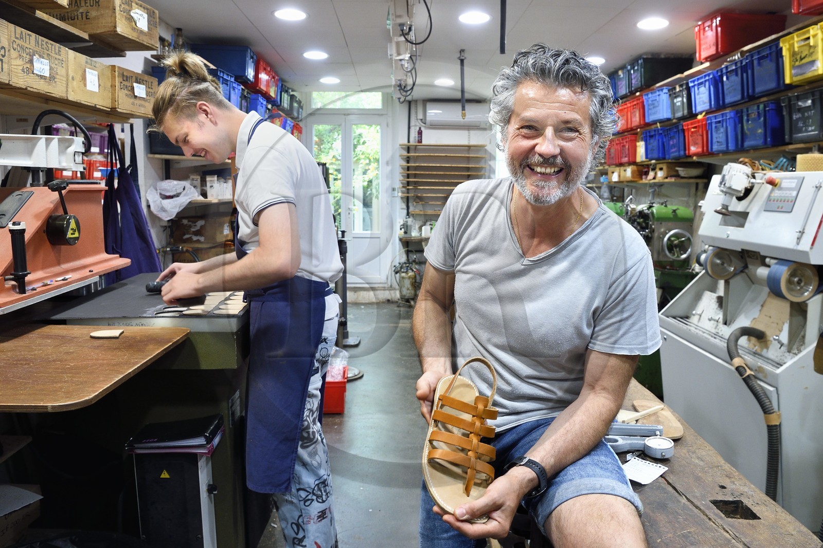 France, Var (83), Saint-Tropez, fabrication des Sandales Tropéziennes (les sandales Rondini), Alain Rondini