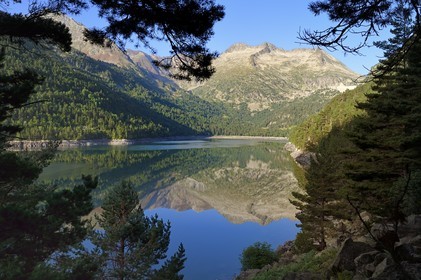 France, Hautes Pyrenees, Saint Lary Soulan and Aragnouet, Neouvielle National Nature Reserve, Neouvielle lakes hike, Oredon lake