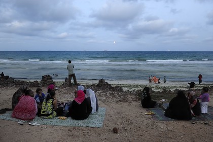 Tanzania, Dar es-Salaam, there is still lot of people at Coco Beach at dusk on Sunday