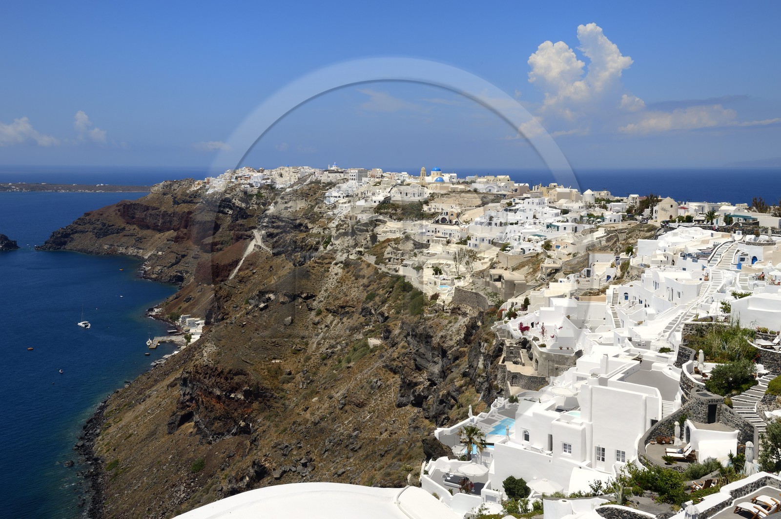 Greece, Cyclades, Aegean Sea, Santorini (Thira or Thera), the village of Oia overlooking the Caldera
