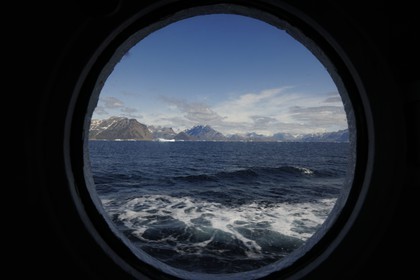 Groenland, navigation du bateau de croisière le Princess Danané dans la région méridionale au large du Cap Farvel (Farewell)