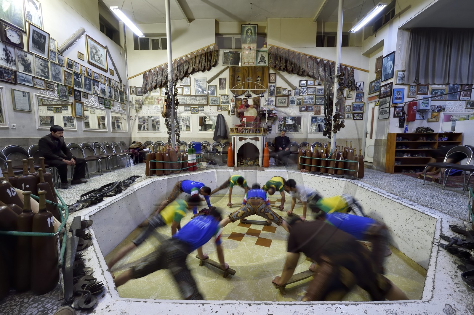 Iran, province d'Ispahan, Ispahan, maison de la force (Zurkhaneh) où est pratiqué le sport national traditionnel iranien appelé Varzesh-e Pahlavani