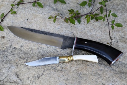 France, Corse-du-Sud (2A), Alta Rocca, village de Levie, Atelier du Lotus où les couteaux traditionnels sont encore forgés à la main