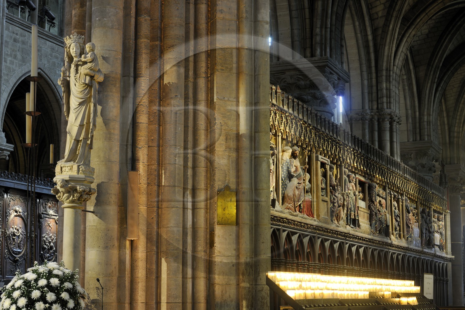 France, Paris (75), île de la Cité, la cathédrale Notre-Dame, le choeur, la Vierge à l’Enfant et la clôture du chœur