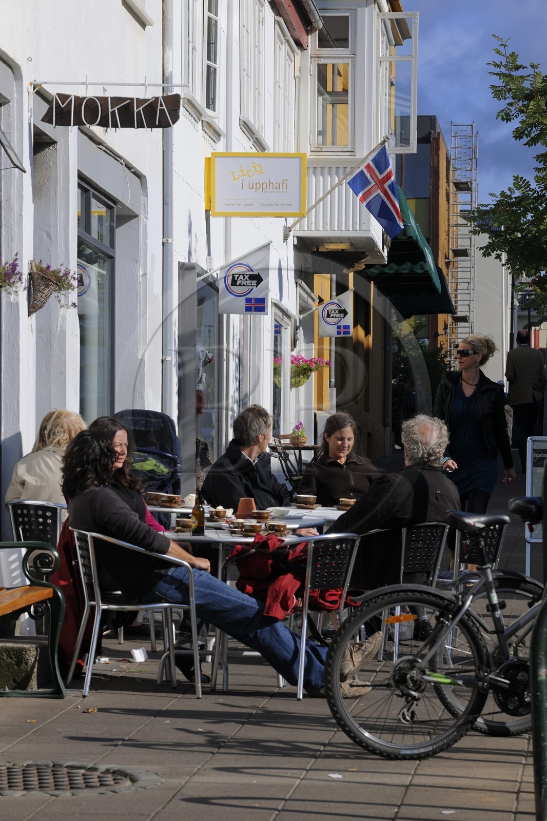 Iceland, Reykjavik, cafe terrace in Skolavordustigur street in the old town