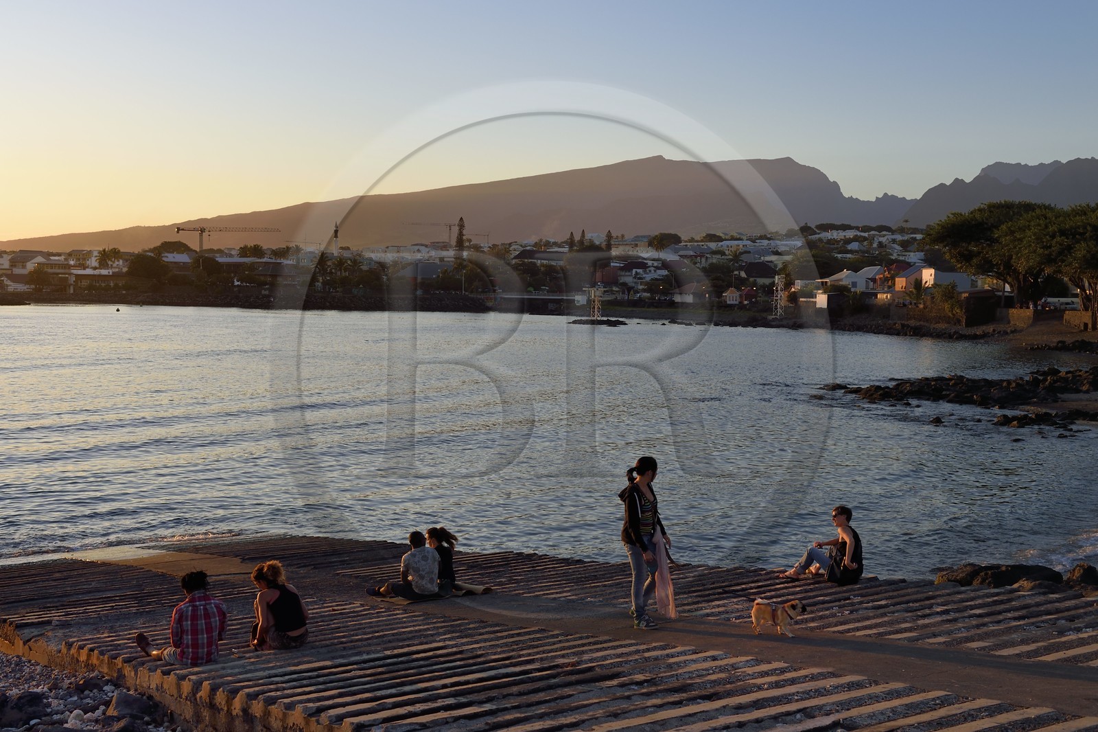 France, Ile de la Reunion, ville de Saint-Pierre, extrémité sud du lagon de Saint Pierre au lieu dit Terre Sainte, la ville en arrière plan