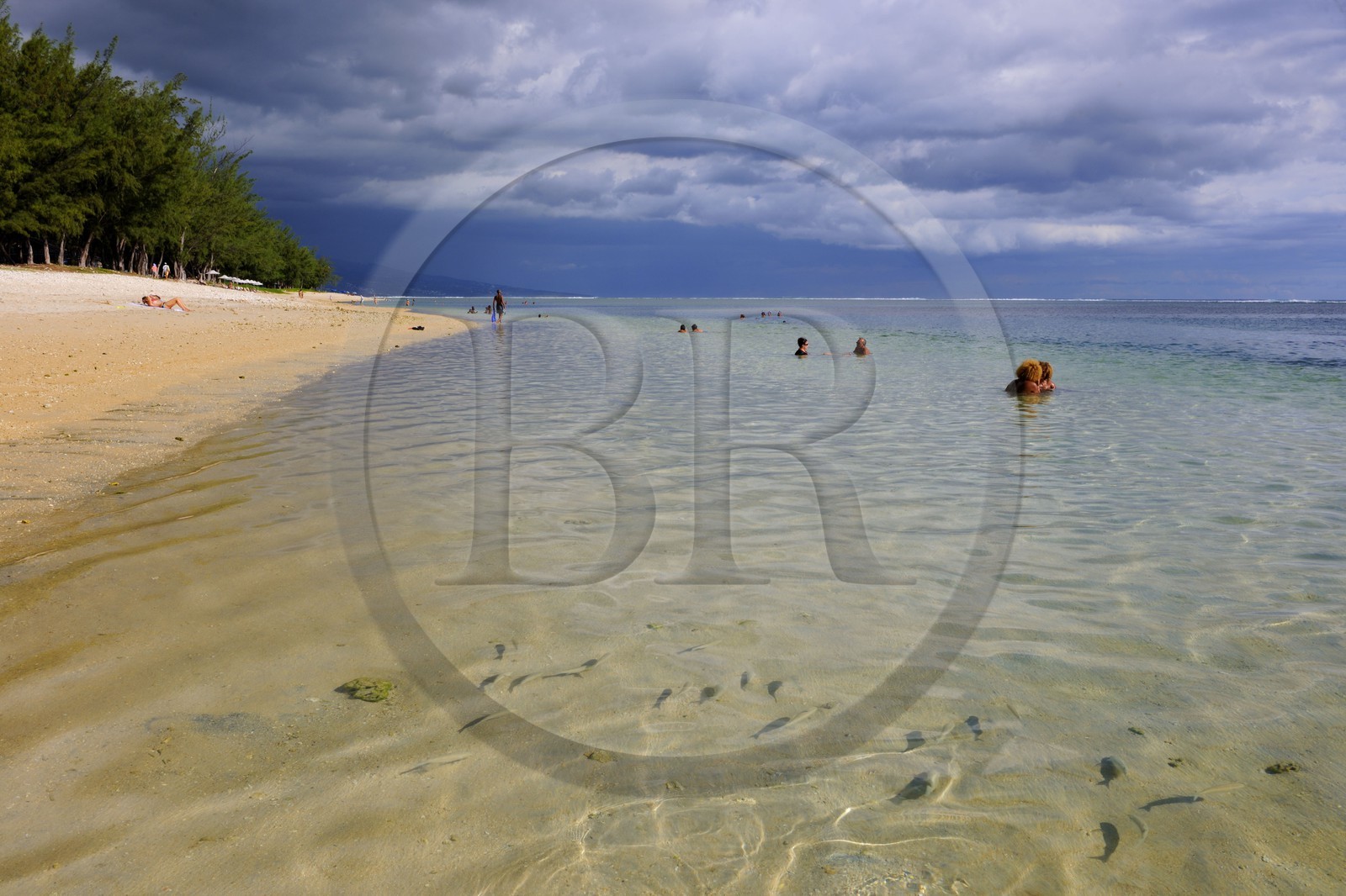 France, île de la Réunion, Saint-Paul, la plage du lagon de la Saline-les-Bains