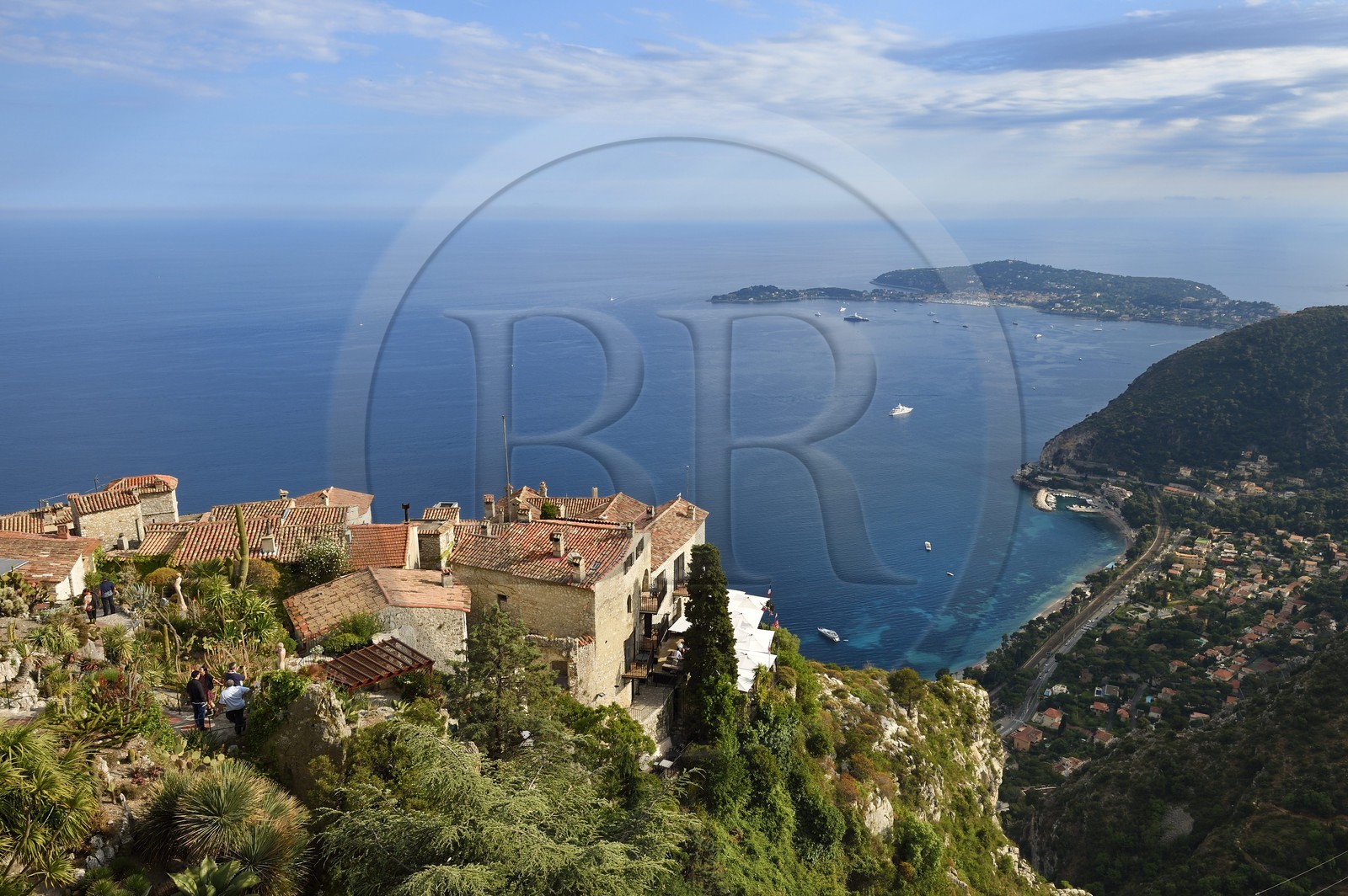 France, Alpes-Maritimes (06), le village perché d'Eze et son Jardin Exotique, Saint-Jean-Cap-Ferrat en arrière plan