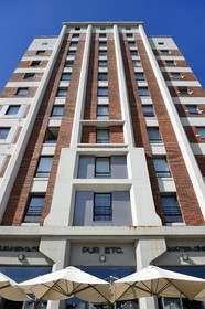France, Bas Rhin, Strasbourg, development of port du Rhin (Rhine's harbour) and conversion of breakwater of Bassin d'Austerlitz, presqu'ile Malraux (Malraux peninsula), former 47m grain silo converted into a university residence with offices at the top