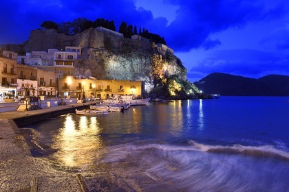 Italie, Sicile, iles Eoliennes, classées Patrimoine Mondial de l'UNESCO, Ile de Lipari, Lipari, le port de pêche de Marina Corta