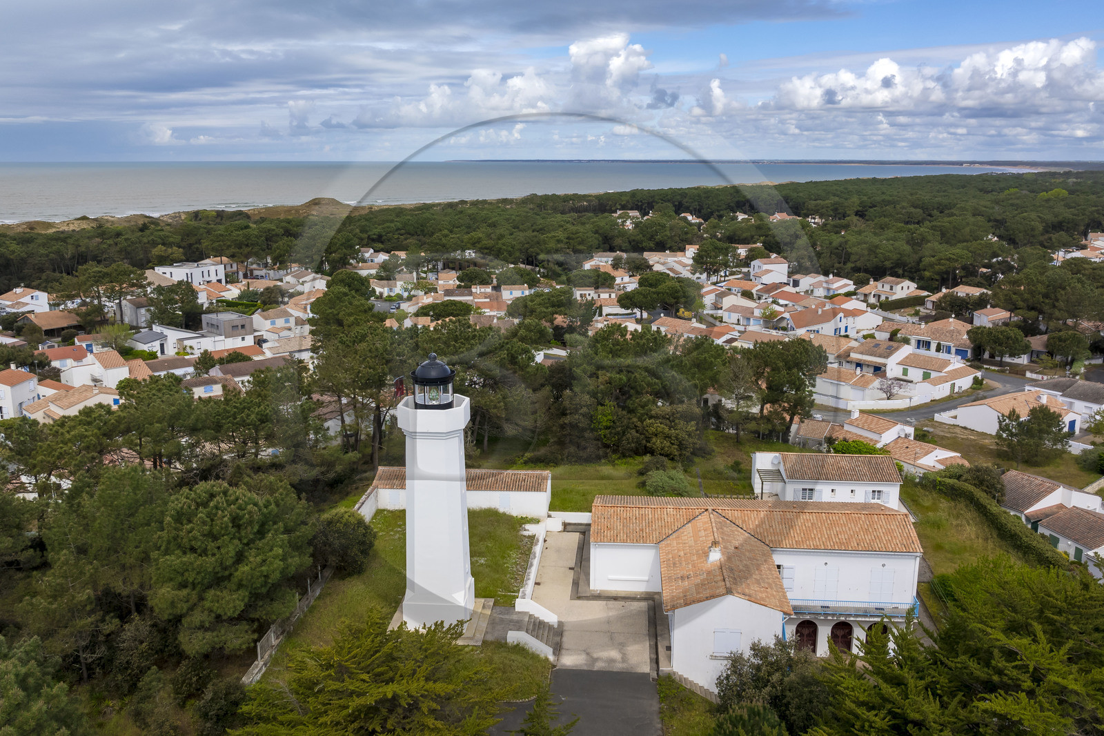 France, Vendée (85), La Tranche-sur-Mer, le phare du Grouin à la Pointe du Grouin du Cou (vue aérienne)