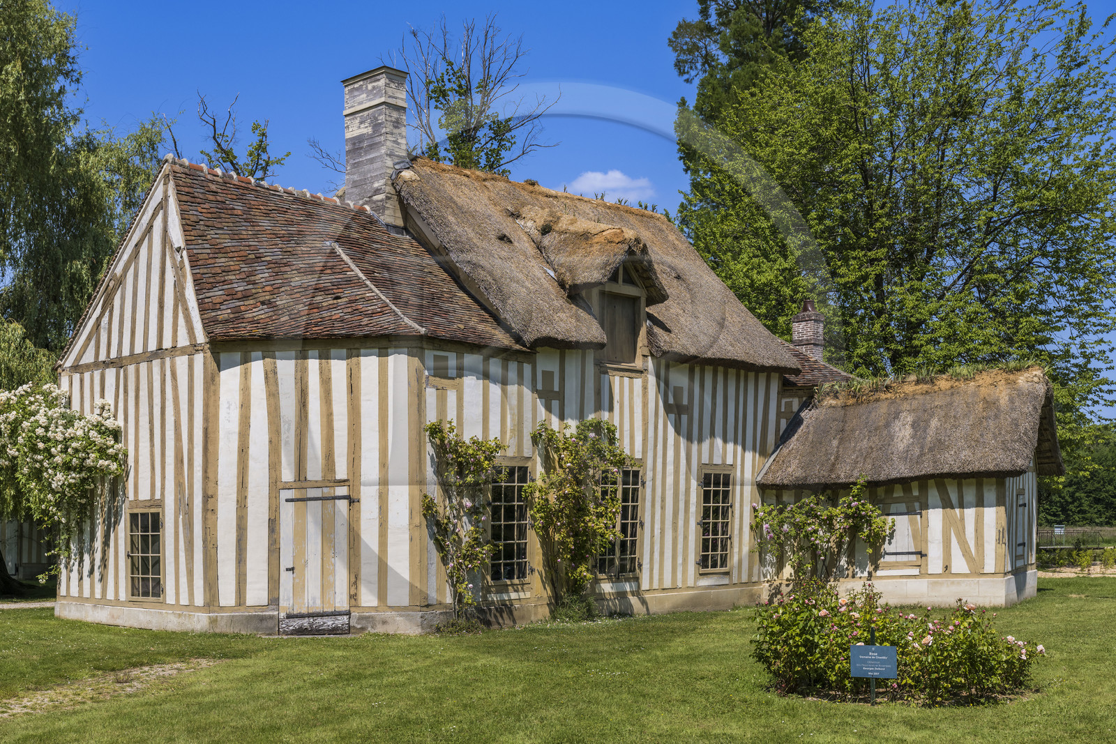 France, Oise (60), Chantilly, le chateau de Chantilly, le Hameau dans le parc du Domaine