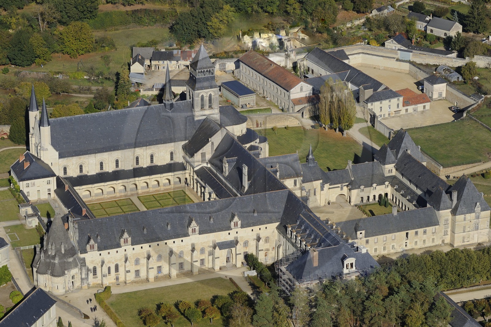 France, Maine-et-Loire (49), Vallée de la Loire classée Patrimoine Mondial de l'UNESCO, Fontevraud l'Abbaye, abbaye de Fontevraud (vue aérienne)