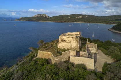 France, Var (83), Iles d'Hyères, parc national de Port Cros, Ile de Porquerolles, le Fort de l'Alycastre avec un mur d'enceinte extérieur en étoile